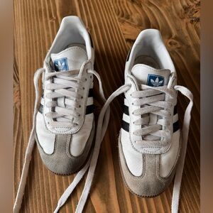 Adidas size 4 white and black fair used condition